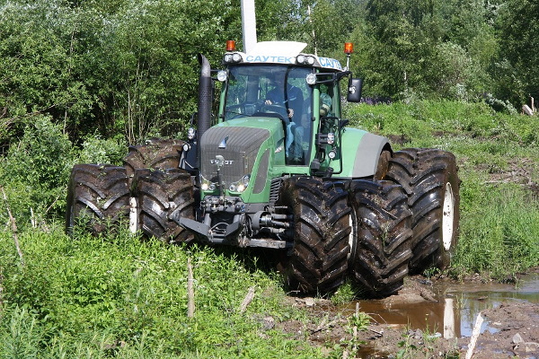 Traktori Fendt 396V