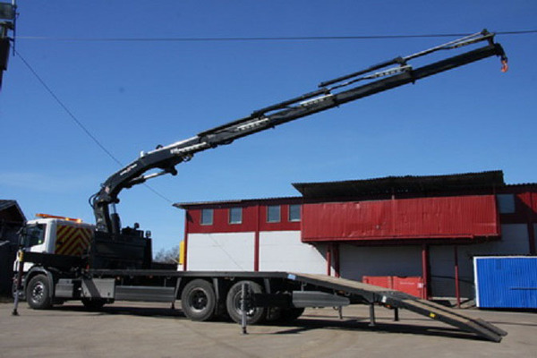 Scania with a hydraulic crane (load capacity up to 7 tons)